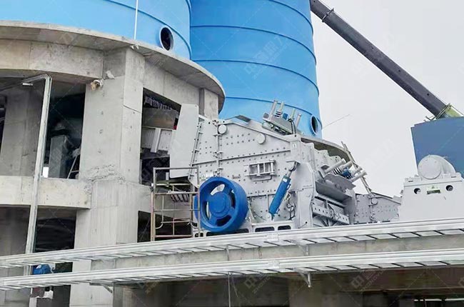 時產(chǎn)1000噸碎石生產(chǎn)線方案二破反擊破現(xiàn)場圖