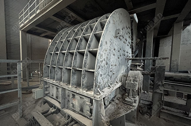 1815重型錘式破碎機生產(chǎn)線