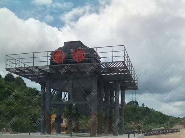 石灰石雙轉(zhuǎn)子制砂機(jī)