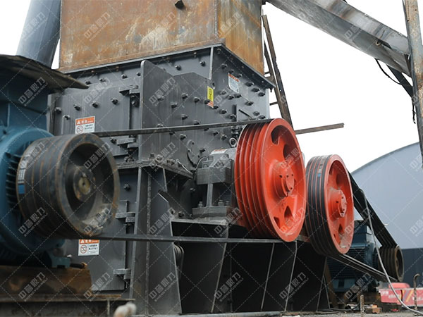 一小時破碎100噸石灰石制砂機(jī)