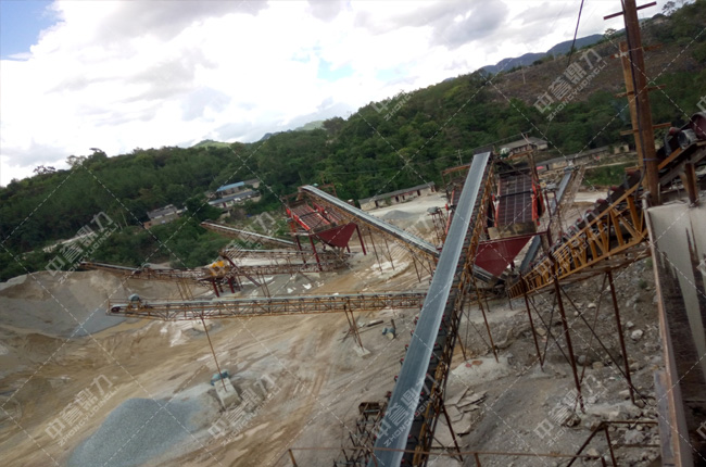 云南玉磨鐵路普洱段時(shí)產(chǎn)400噸砂石骨料